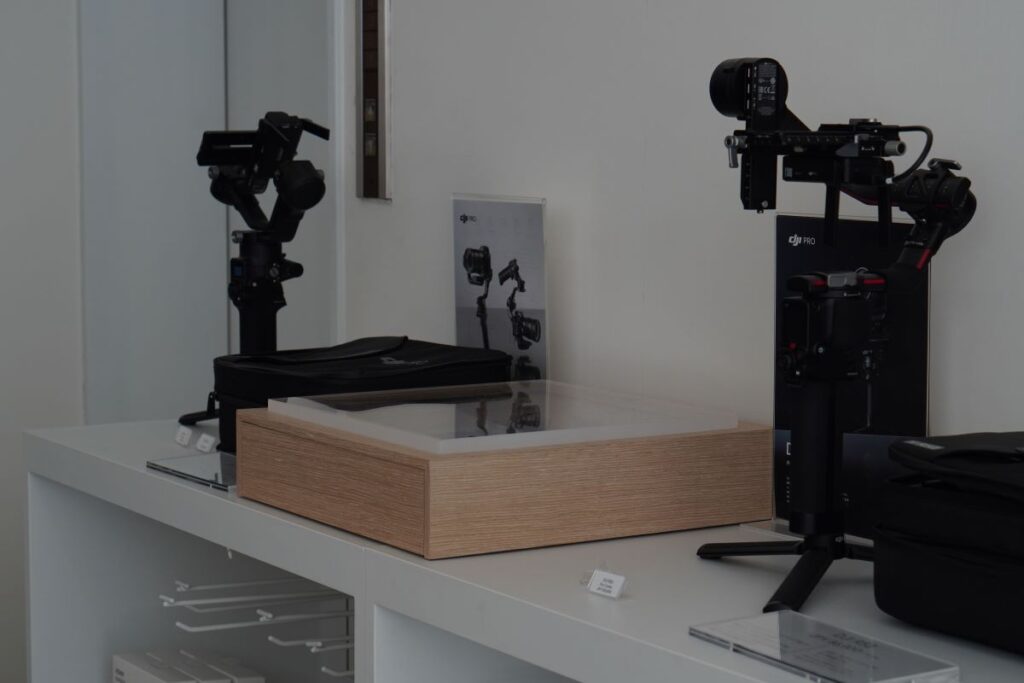 DJI カメラスタビライザー 各種取り揃えております!