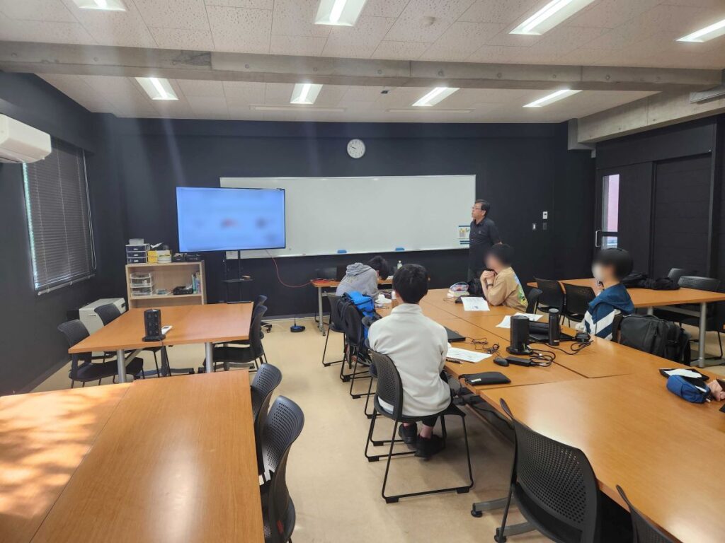 ①自作ドローン製作開始、自動飛行可能なドローンを作るため講師を務めることになりました。