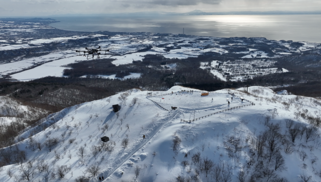 苗木運搬ドローンを使用した北海道有珠山で高級フレンチ実証実験を実施しました。