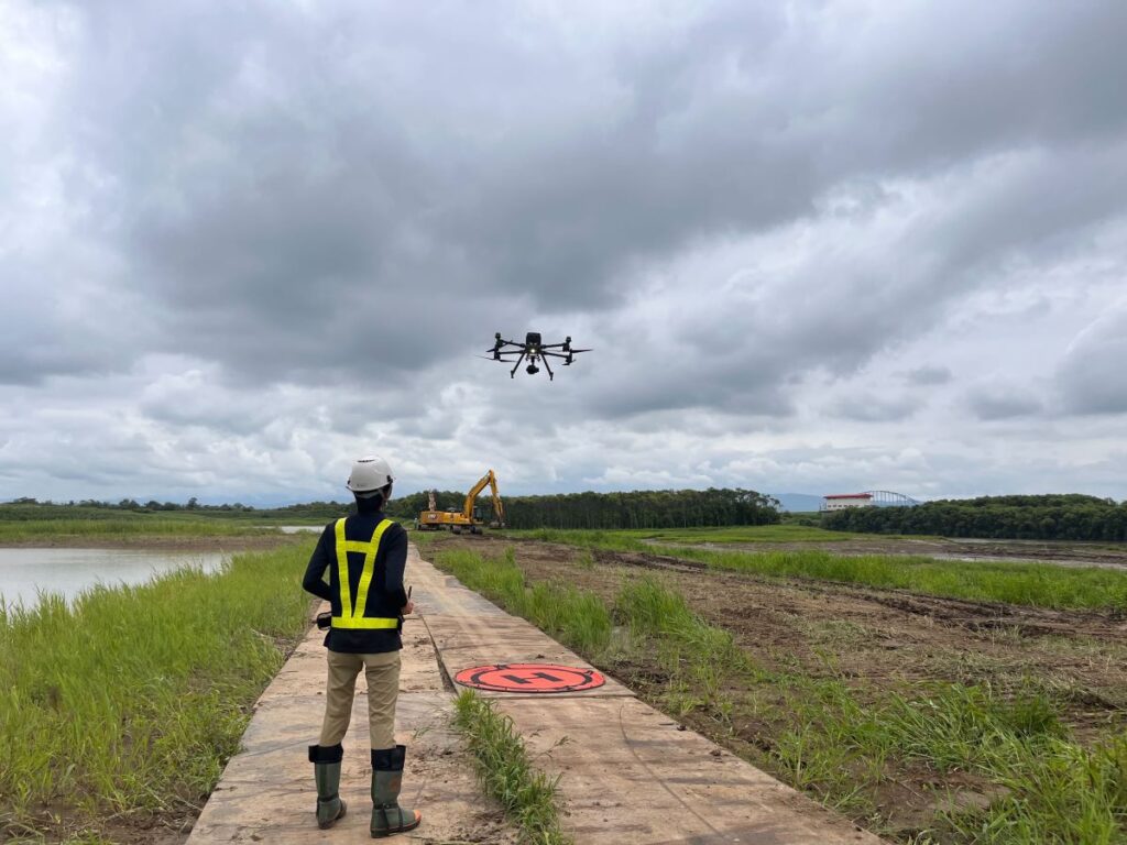 DJIの最新型業務用ドローン M350RTK + 高精度空撮カメラP1、DJI D－RTK2を使用し測量を行いました。
