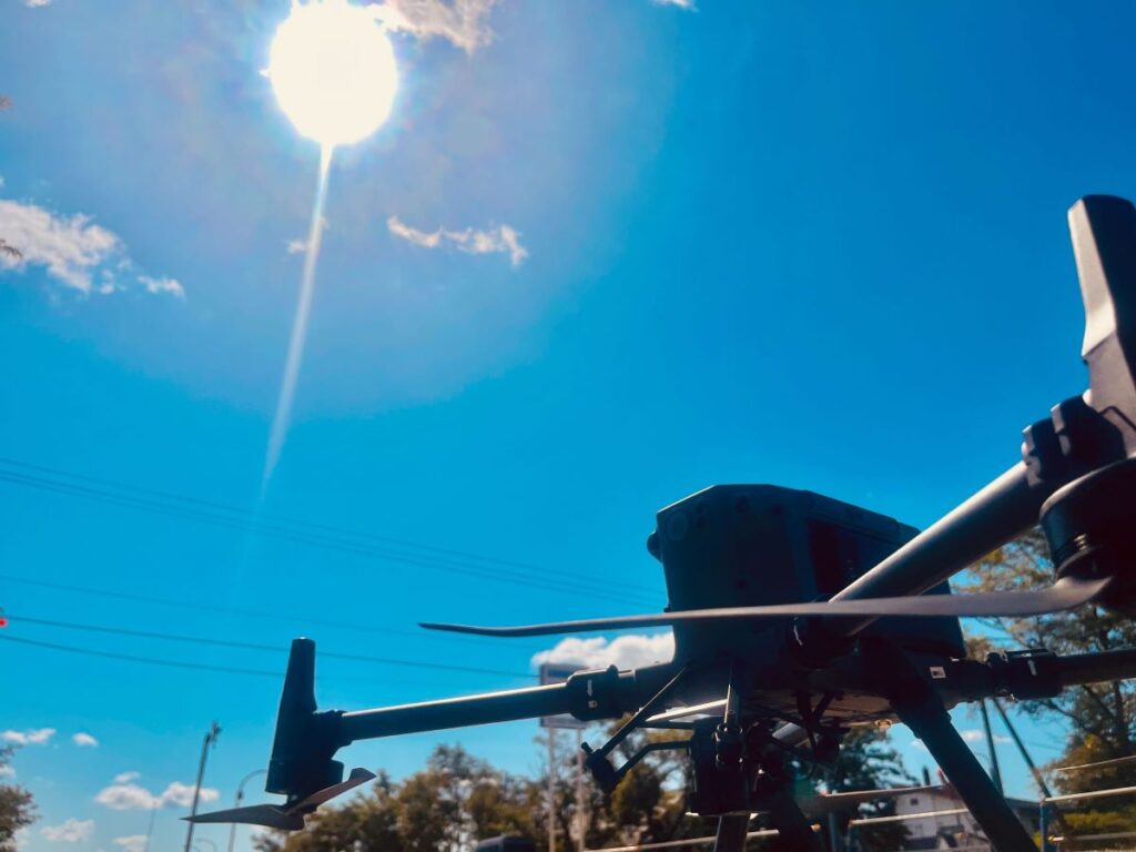 DJIの業務用ドローン M300RTK + 高精度空撮カメラP1、DJI D－RTK2を使用し出来型測量を行いました。