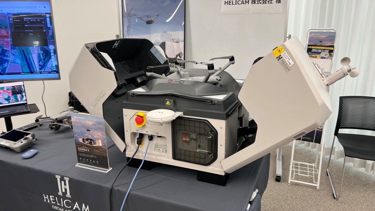 ドーコンICTフェア2025にHELICAMも出展させていただき、ドローンを無人で運用するための全自動ステーション【DJI DOCK 3】 展示しました。