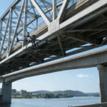 ドローンによる橋梁点検のメリットと費用対効果｜国交省ガイドライン・事例も徹底解説