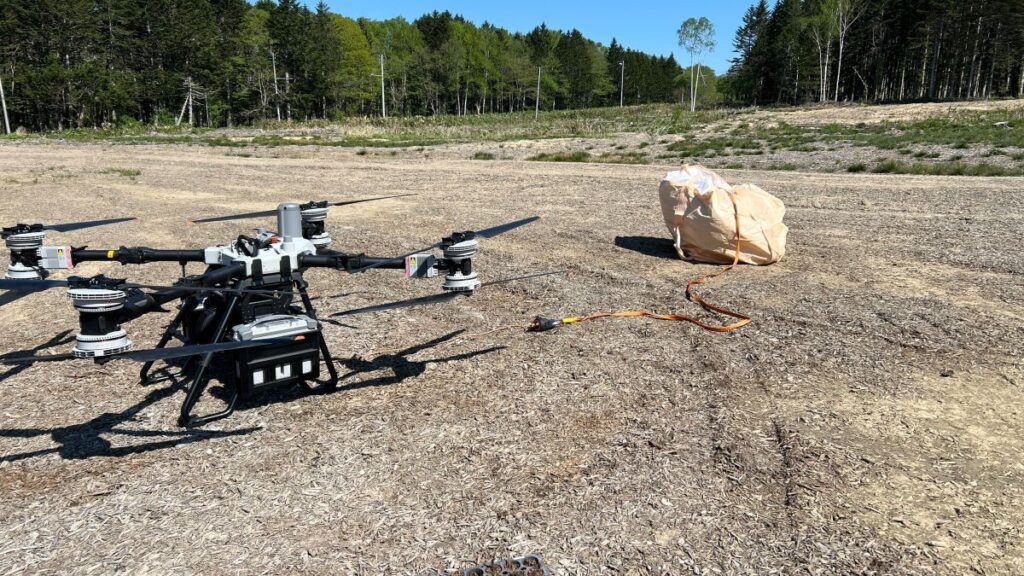苗木運搬から測量まで ― 大型物流ドローン「DJI FlyCart 100」と大型産業機ドローン「DJI Matrice 400」「Zenmuse L3」の実証デモを実施