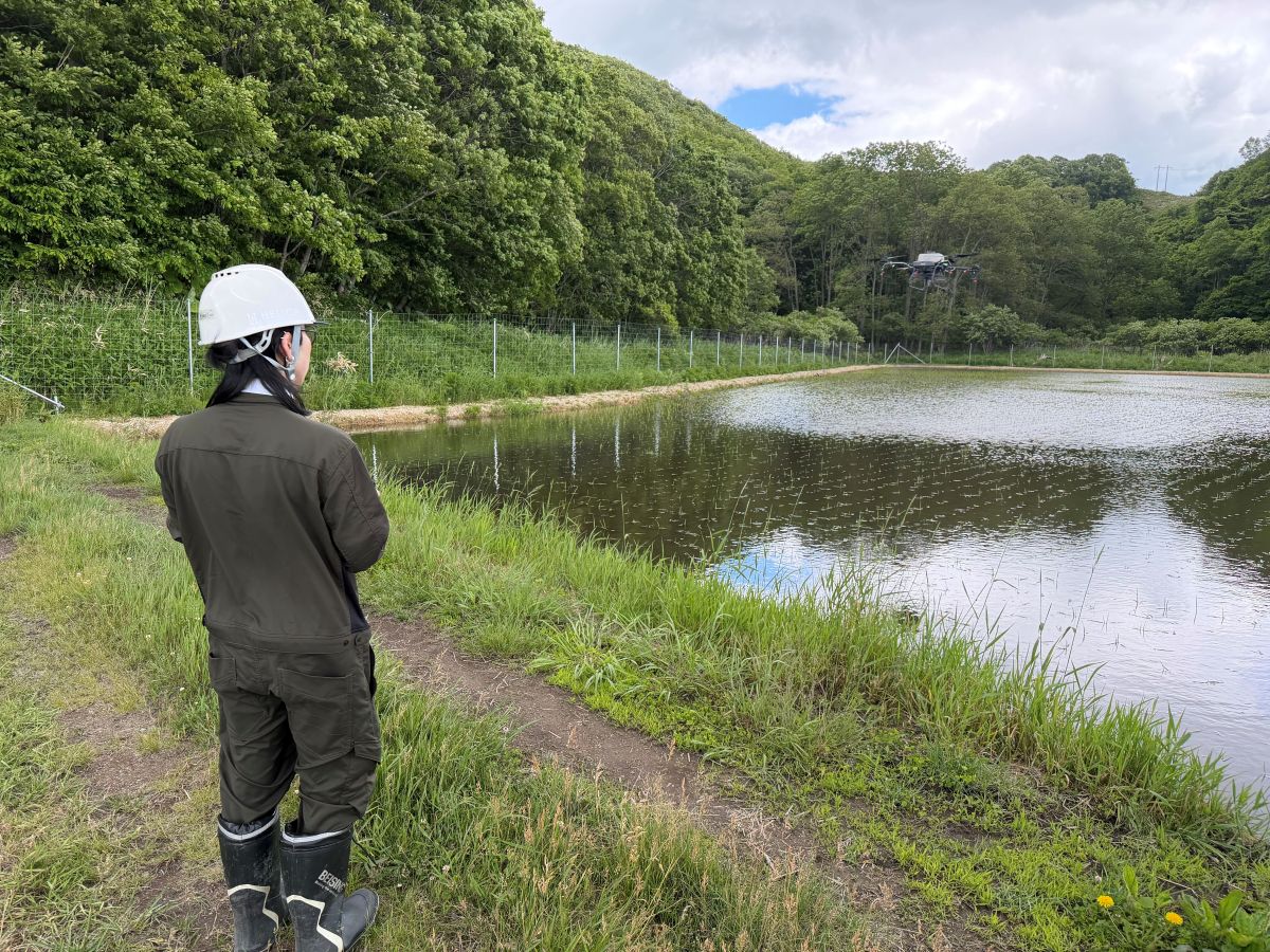 農業用ドローン「DJI Agras T10」による除草剤散布作業を実施しました