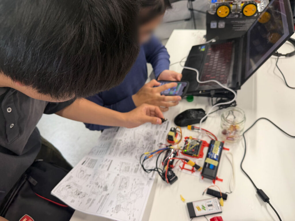 学校のモノづくり講義の講師をHELICAMスタッフが務めました。
