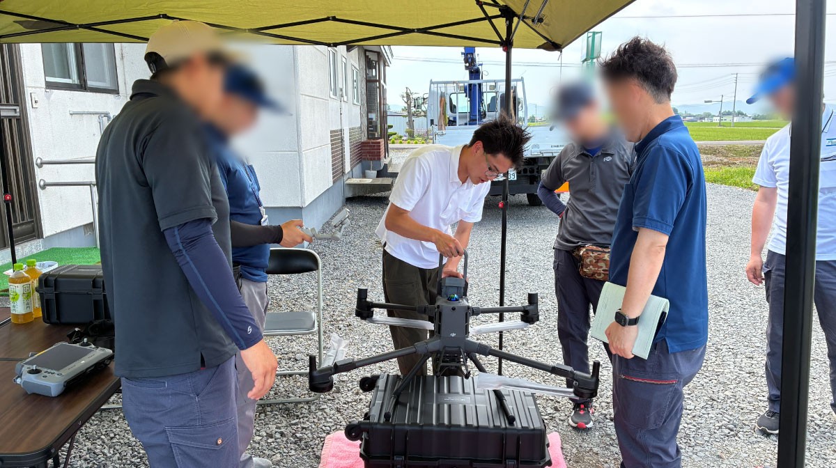 法人様に【DJI Matrice 400】 取扱出張講習会を行い、フライト講習も実施しました。